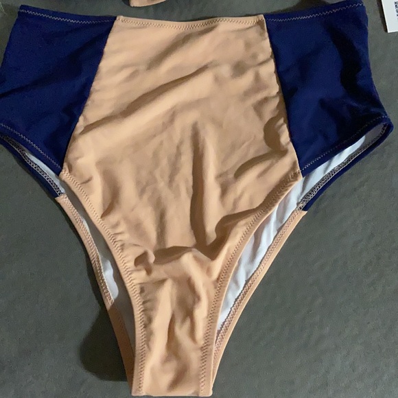 Two piece bikini - Picture 2 of 3